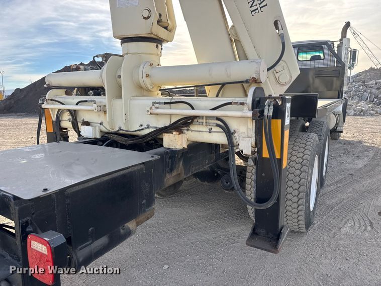 image for item ET4052 2006 Sterling L9500 crane truck