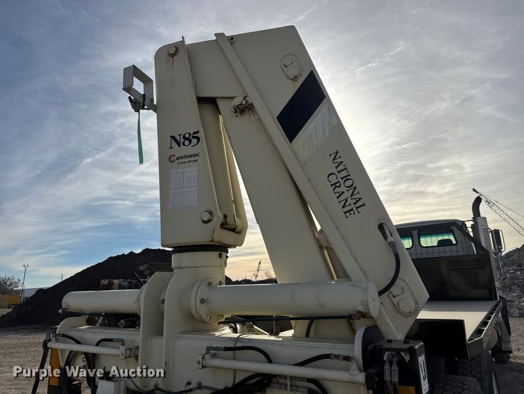 image for item ET4052 2006 Sterling L9500 crane truck