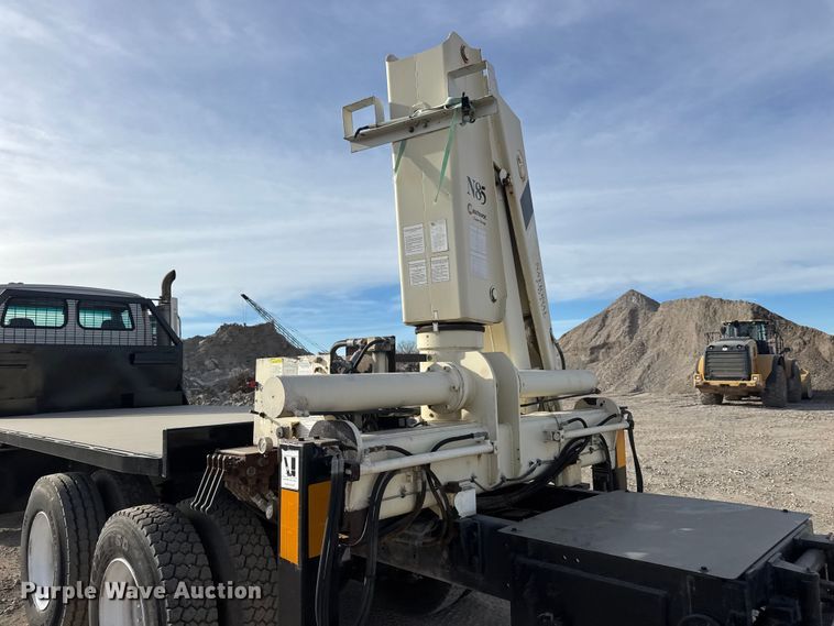 image for item ET4052 2006 Sterling L9500 crane truck