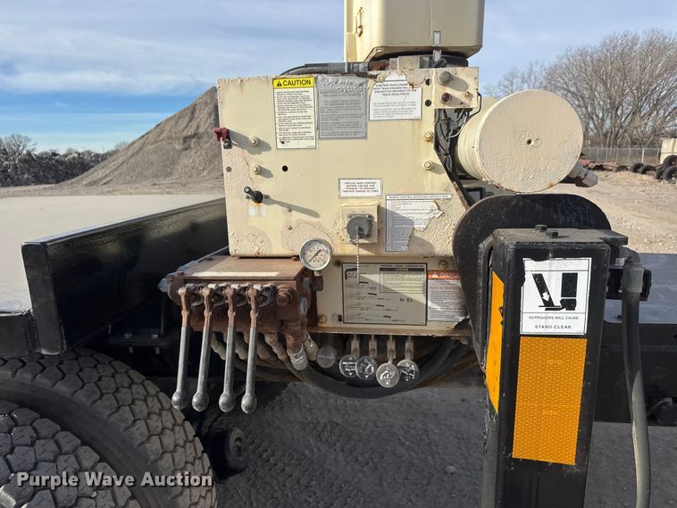 image for item ET4052 2006 Sterling L9500 crane truck