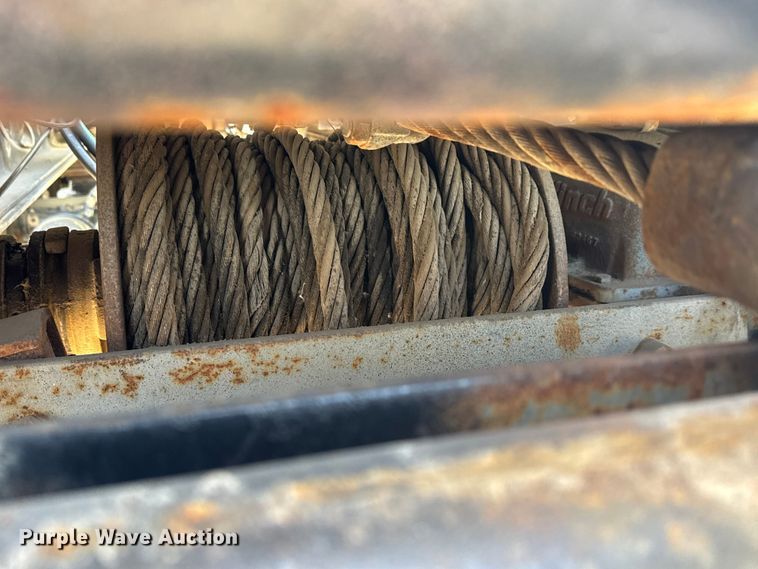 image for item ET4052 2006 Sterling L9500 crane truck