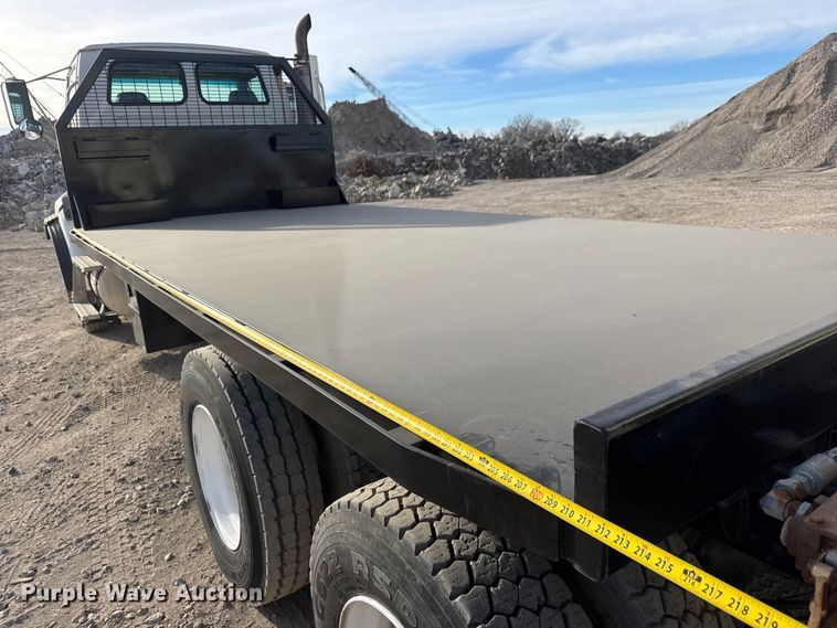 image for item ET4052 2006 Sterling L9500 crane truck