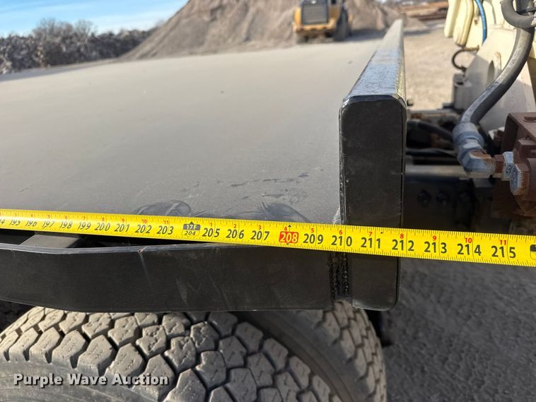 image for item ET4052 2006 Sterling L9500 crane truck