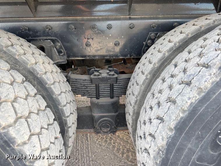 image for item ET4052 2006 Sterling L9500 crane truck