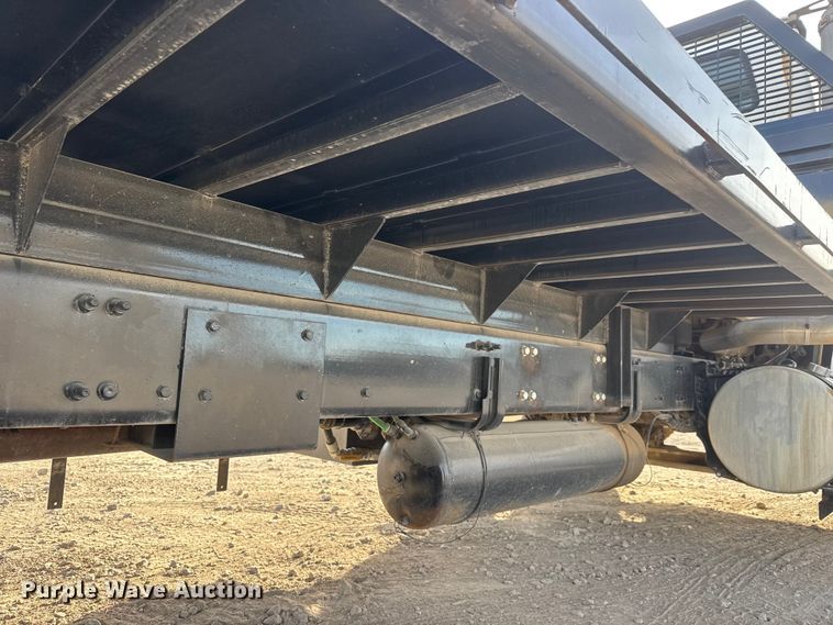 image for item ET4052 2006 Sterling L9500 crane truck