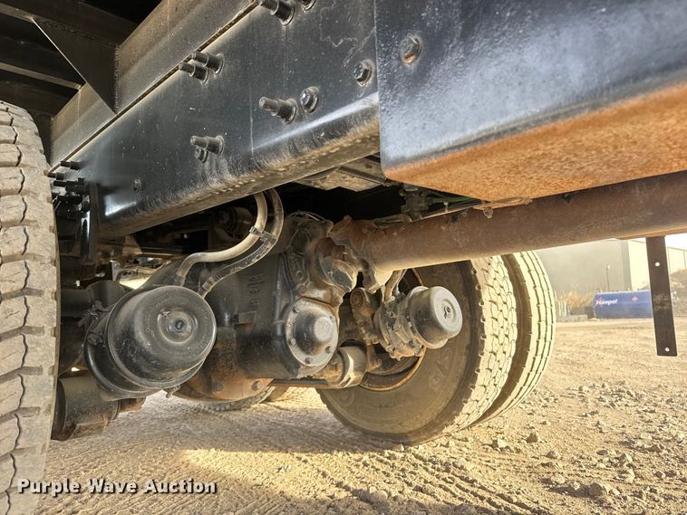 image for item ET4052 2006 Sterling L9500 crane truck