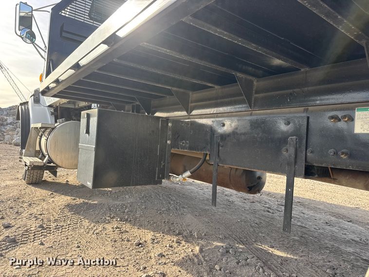 image for item ET4052 2006 Sterling L9500 crane truck