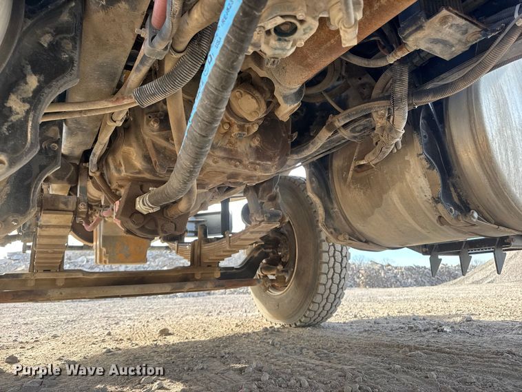 image for item ET4052 2006 Sterling L9500 crane truck