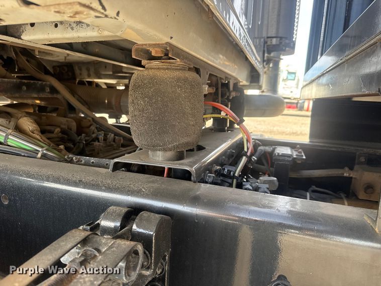 image for item ET4052 2006 Sterling L9500 crane truck