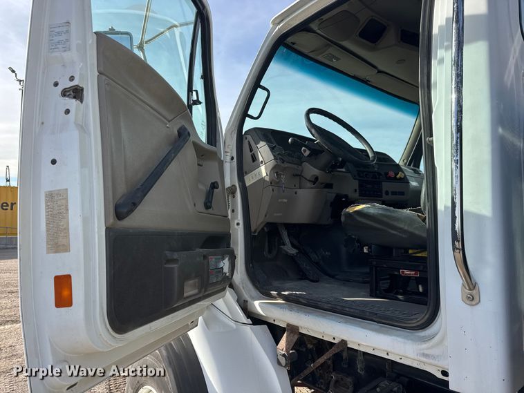 image for item ET4052 2006 Sterling L9500 crane truck