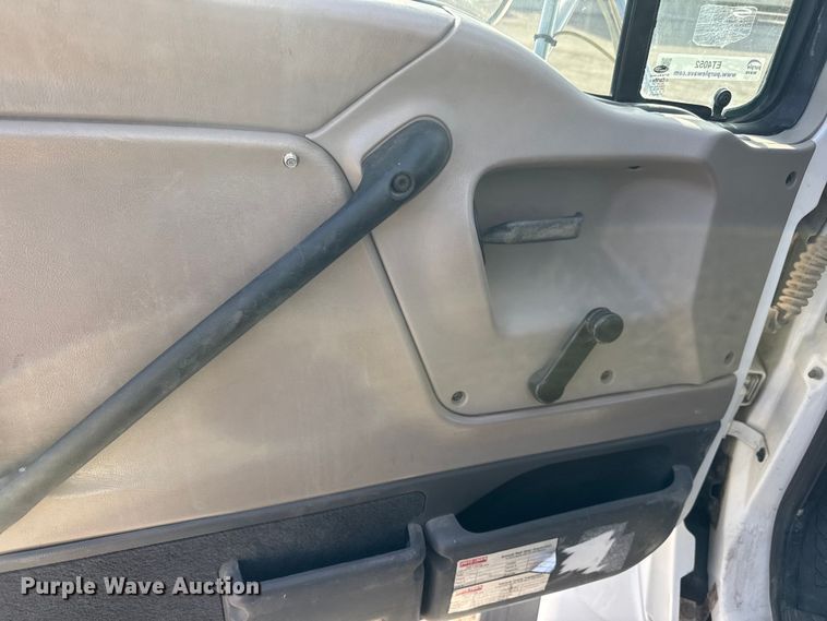 image for item ET4052 2006 Sterling L9500 crane truck