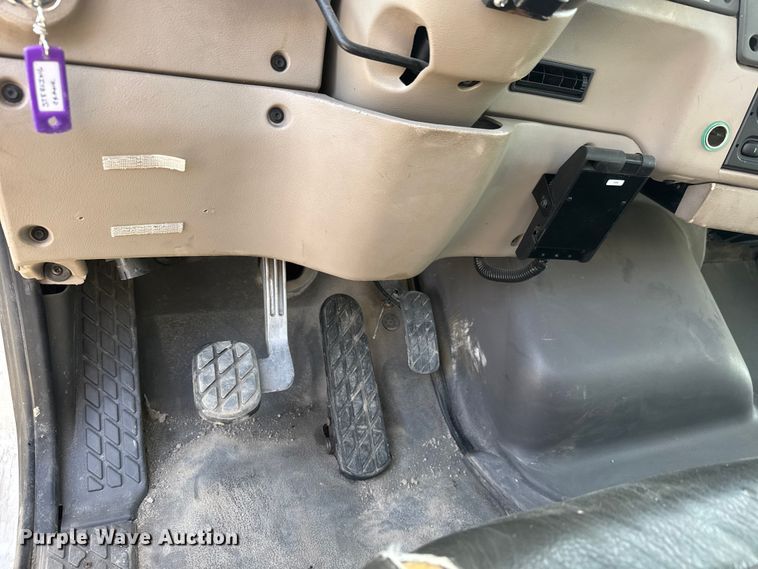 image for item ET4052 2006 Sterling L9500 crane truck