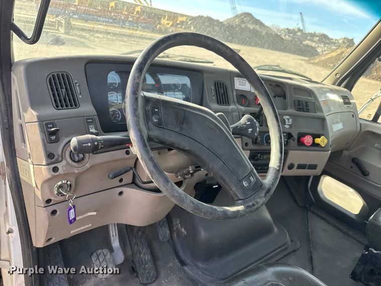 image for item ET4052 2006 Sterling L9500 crane truck