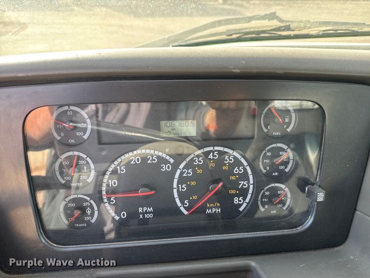 image for item ET4052 2006 Sterling L9500 crane truck