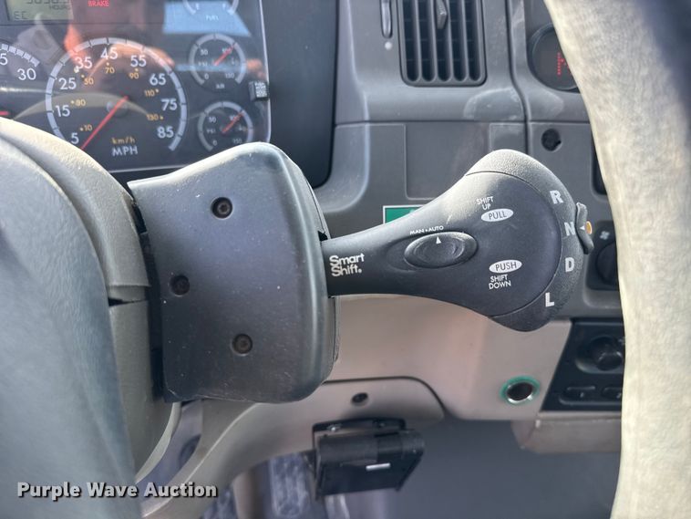 image for item ET4052 2006 Sterling L9500 crane truck