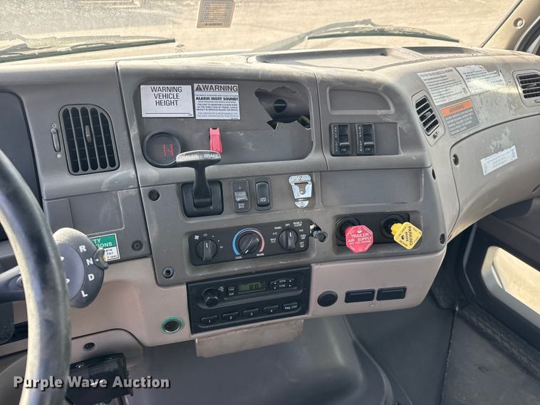 image for item ET4052 2006 Sterling L9500 crane truck