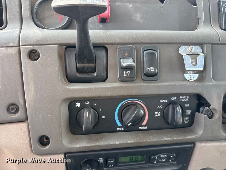 image for item ET4052 2006 Sterling L9500 crane truck