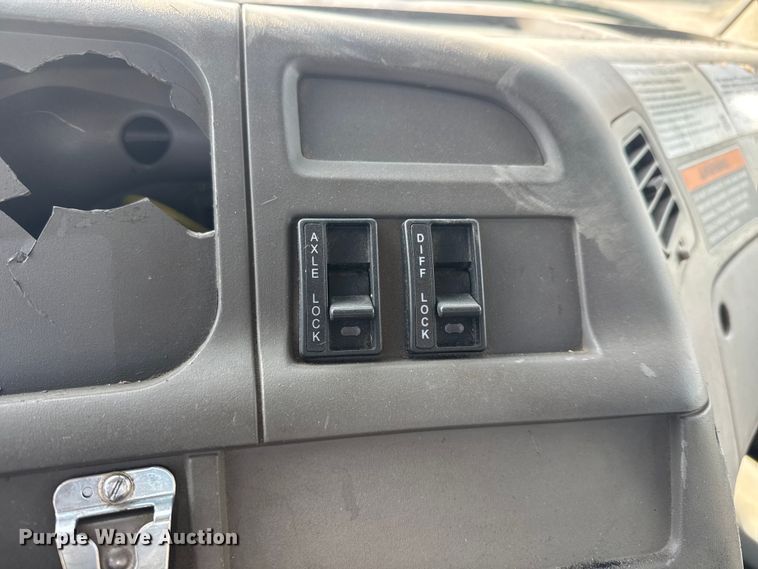 image for item ET4052 2006 Sterling L9500 crane truck