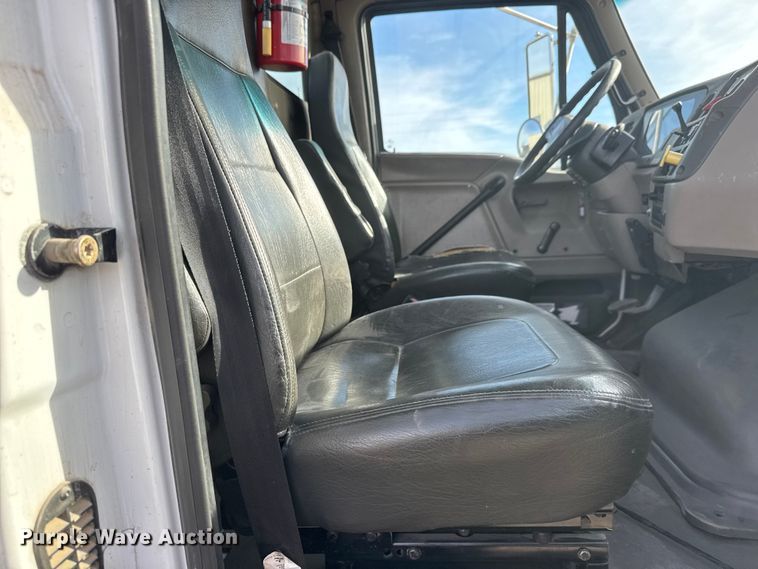 image for item ET4052 2006 Sterling L9500 crane truck