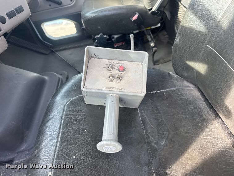 image for item ET4052 2006 Sterling L9500 crane truck