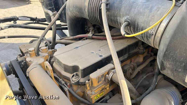 image for item ET4052 2006 Sterling L9500 crane truck