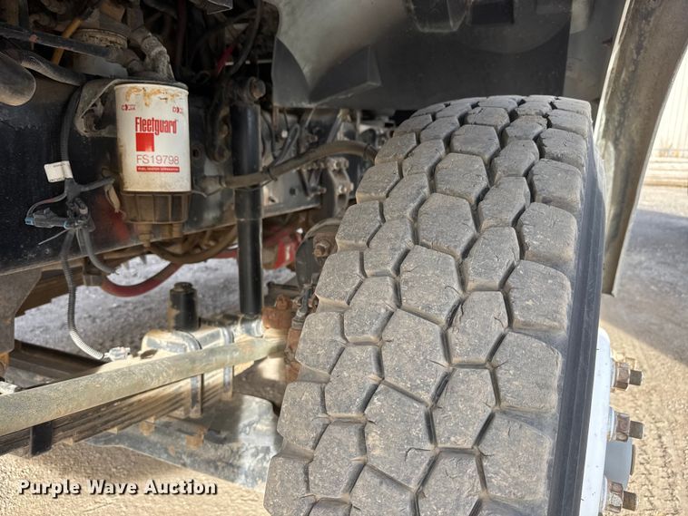 image for item ET4052 2006 Sterling L9500 crane truck