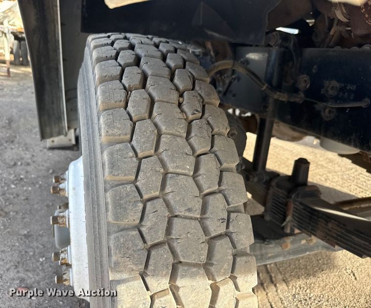 image for item ET4052 2006 Sterling L9500 crane truck