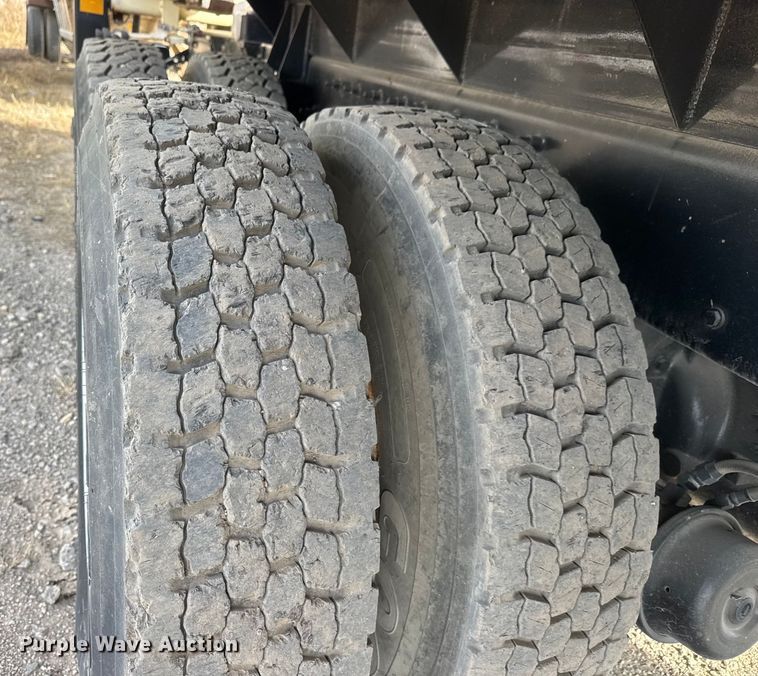 image for item ET4052 2006 Sterling L9500 crane truck