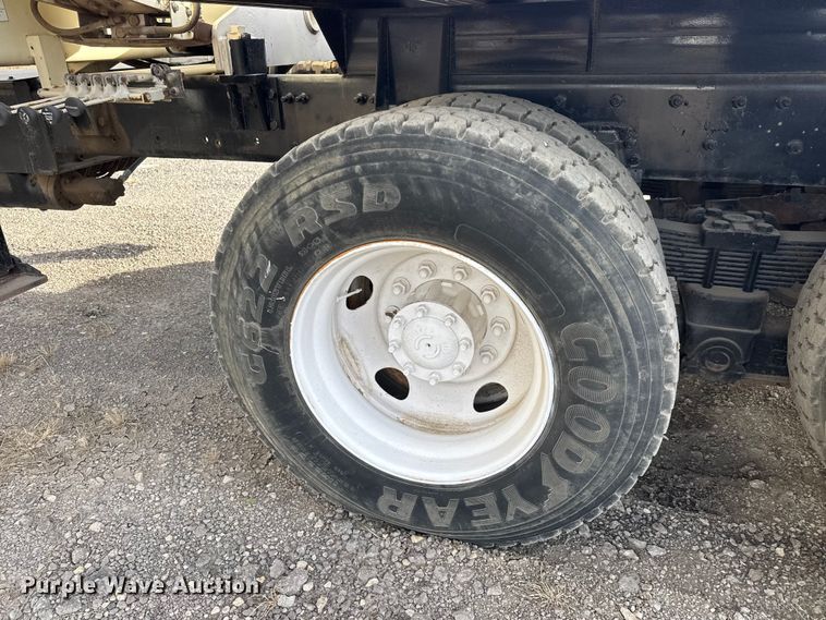 image for item ET4052 2006 Sterling L9500 crane truck