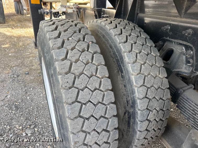 image for item ET4052 2006 Sterling L9500 crane truck