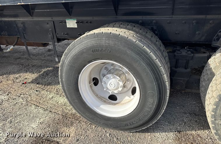 image for item ET4052 2006 Sterling L9500 crane truck