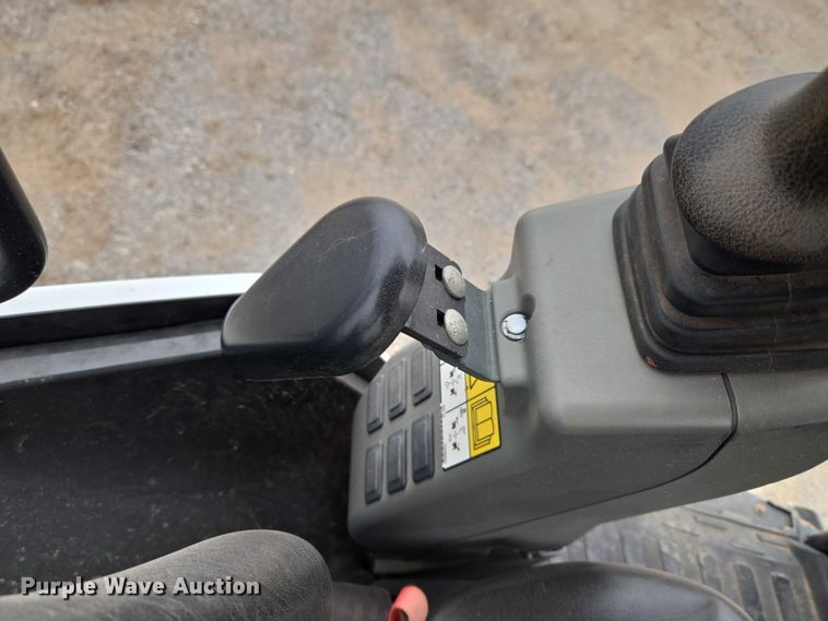 image for item ET5280 2022 Bobcat E32i mini excavator