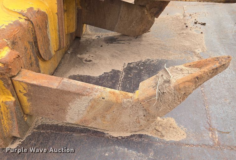 image for item ET5335 John Deere ripper attachment