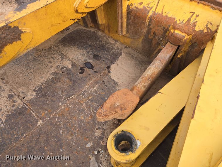 image for item ET5335 John Deere ripper attachment