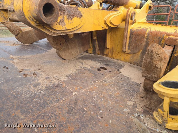 image for item ET5335 John Deere ripper attachment