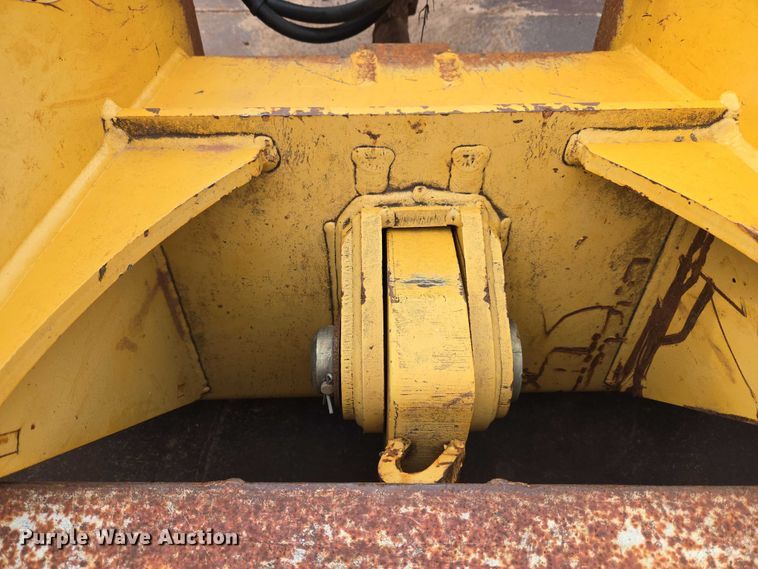 image for item ET5335 John Deere ripper attachment