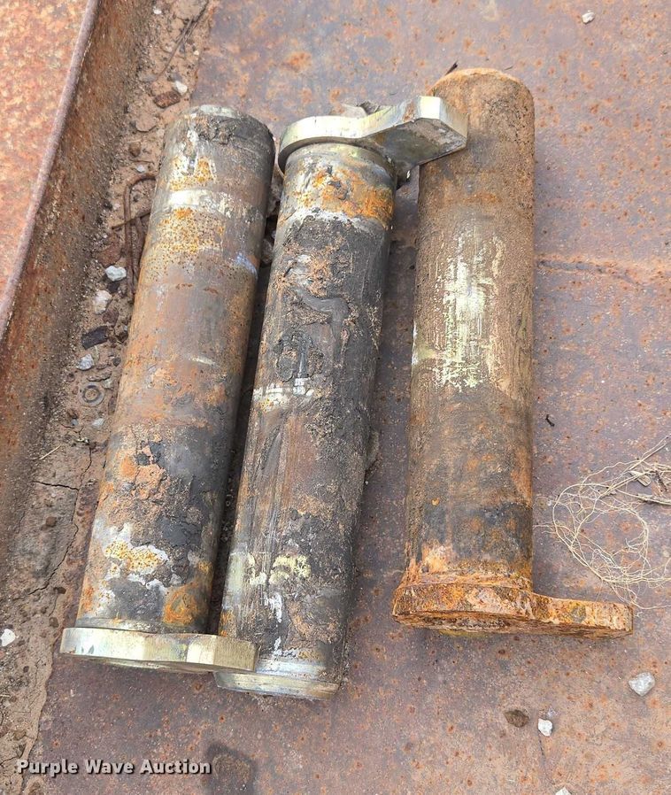 image for item ET5335 John Deere ripper attachment