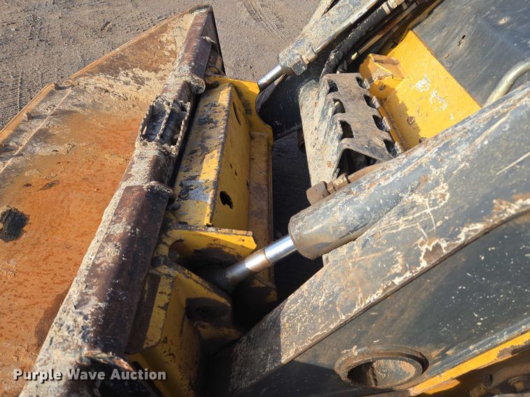 image for item ET5350 2013 John Deere 326D skid steer loader