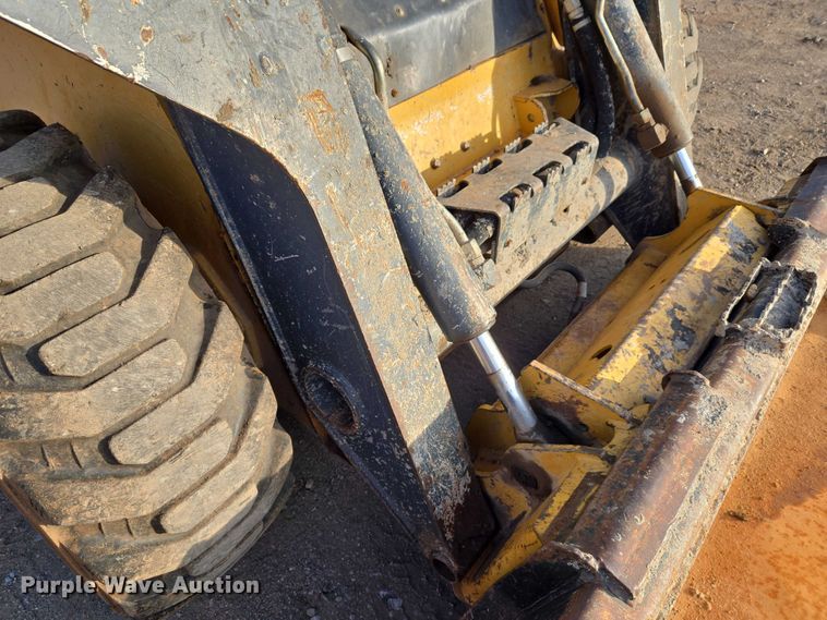 image for item ET5350 2013 John Deere 326D skid steer loader