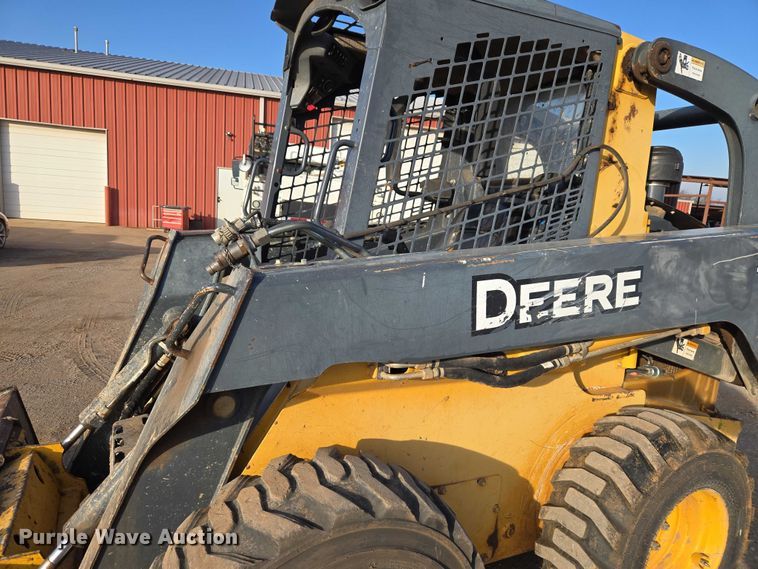 image for item ET5350 2013 John Deere 326D skid steer loader