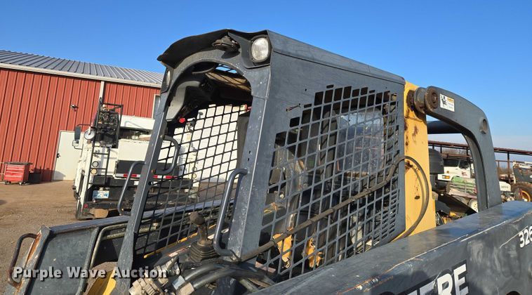 image for item ET5350 2013 John Deere 326D skid steer loader