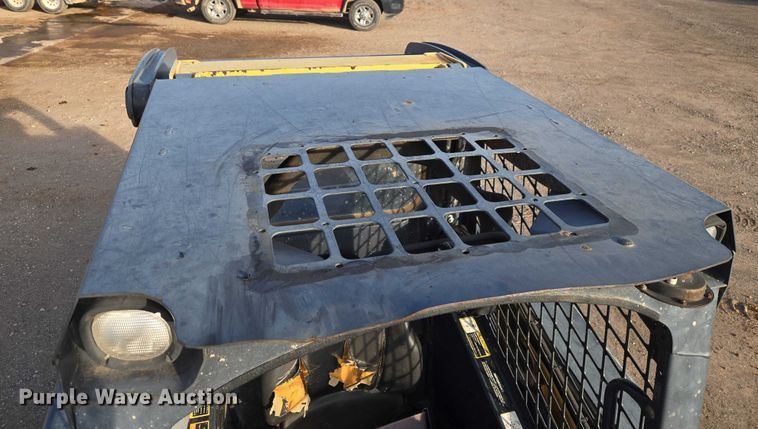 image for item ET5350 2013 John Deere 326D skid steer loader