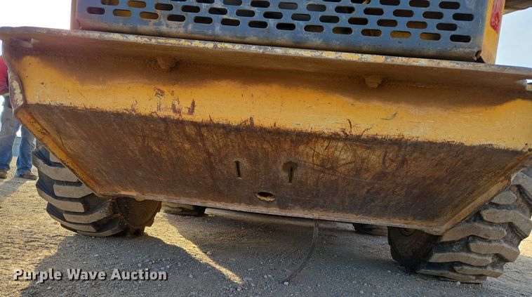 image for item ET5350 2013 John Deere 326D skid steer loader