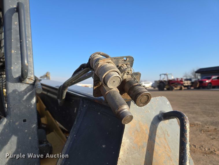 image for item ET5350 2013 John Deere 326D skid steer loader