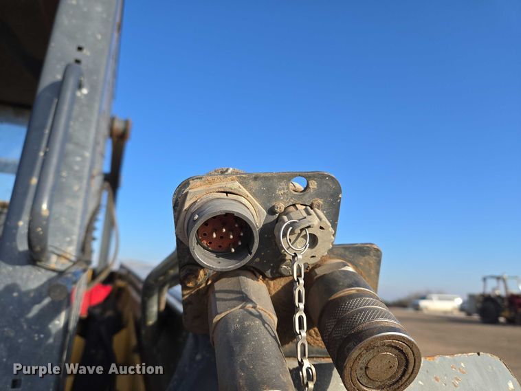 image for item ET5350 2013 John Deere 326D skid steer loader