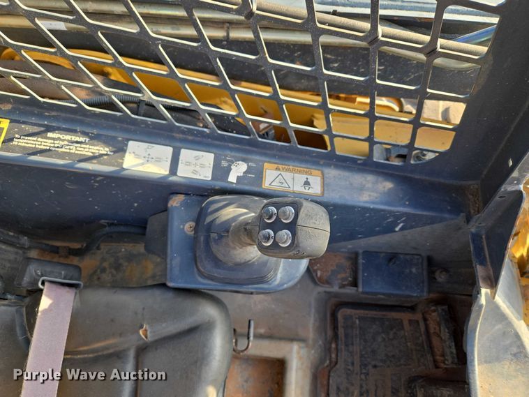 image for item ET5350 2013 John Deere 326D skid steer loader