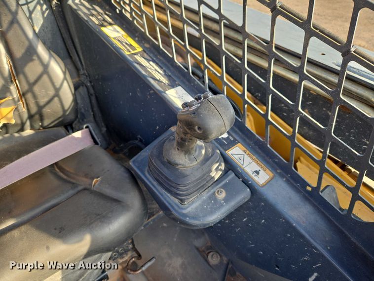 image for item ET5350 2013 John Deere 326D skid steer loader