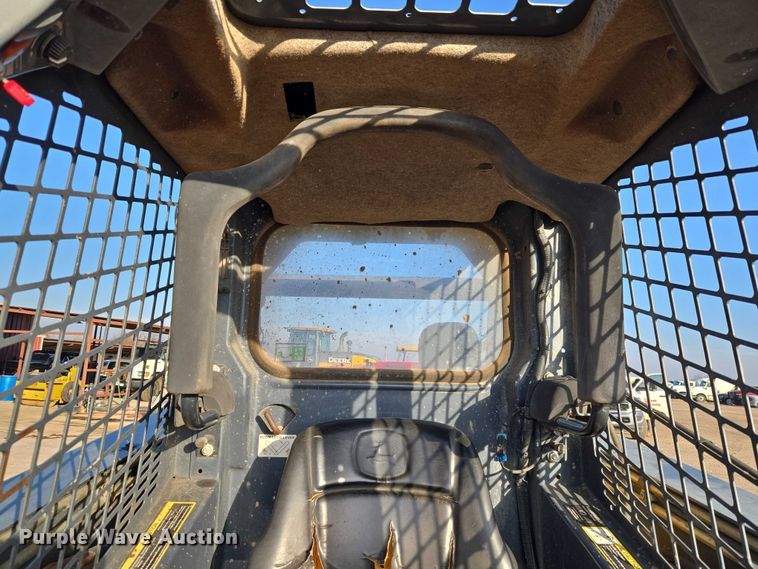 image for item ET5350 2013 John Deere 326D skid steer loader