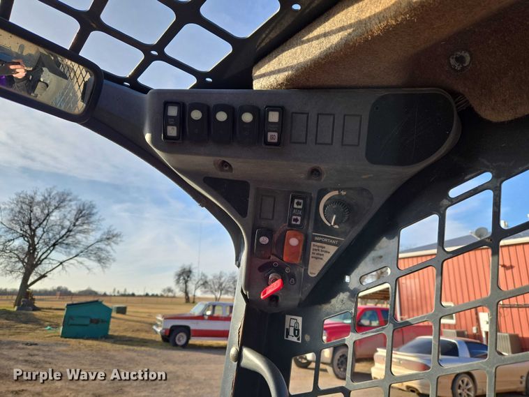 image for item ET5350 2013 John Deere 326D skid steer loader