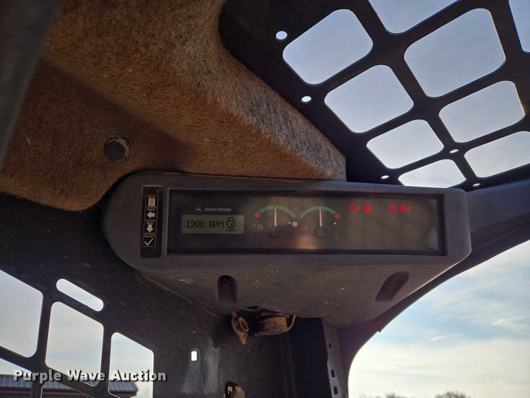 image for item ET5350 2013 John Deere 326D skid steer loader